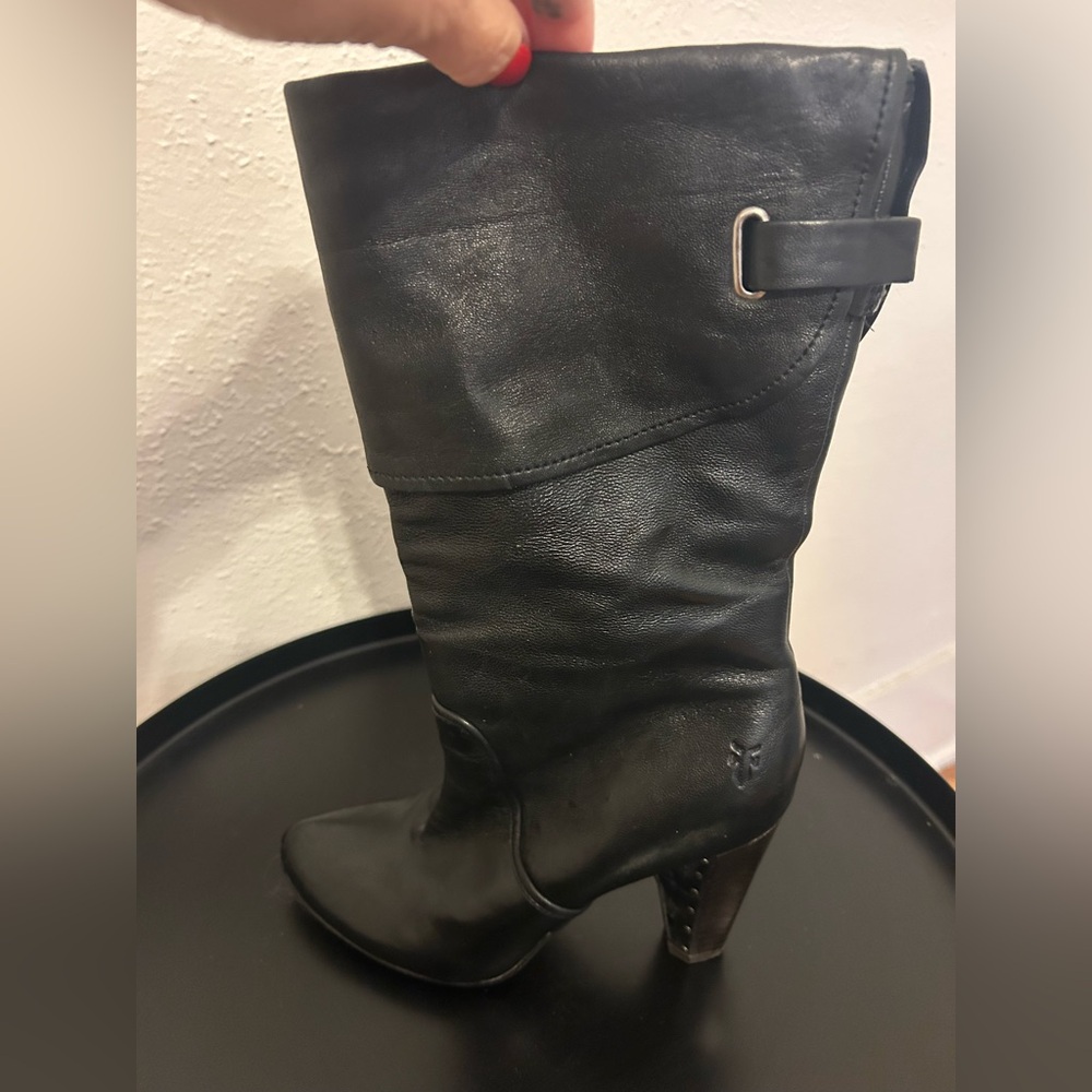 Frye boots size 6 in great shape.
Style Bethany cuff shortie